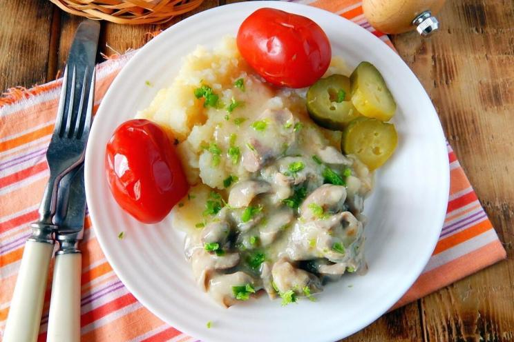 Creamy Chicken with Saffron Milk Cap Mushrooms Creamy Chicken with Saffron Milk Cap Mushrooms