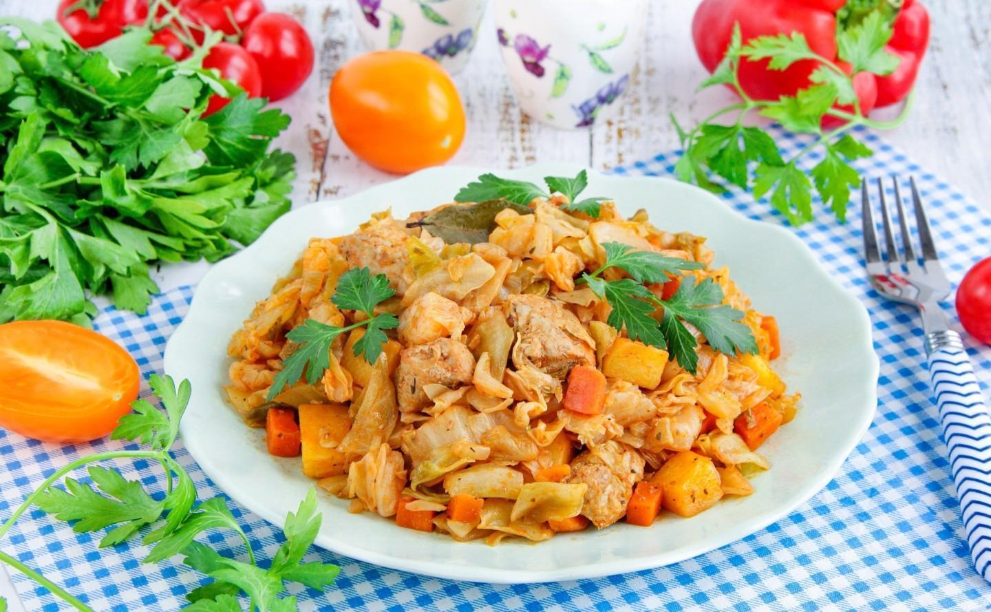 One-Pan Savory Meat with Cabbage and Potatoes