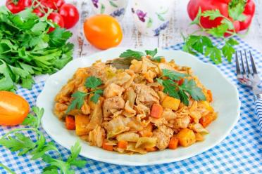 One-Pan Savory Meat with Cabbage and Potatoes