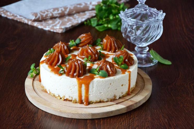 Creamy Caramel Cheesecake with Cookie Crust