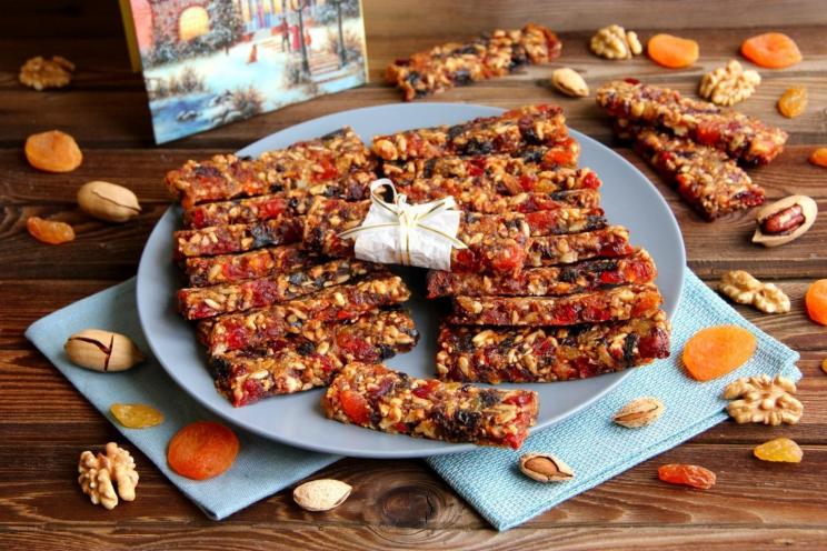 Healthy Homemade Fruit and Nut Bars