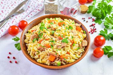 Hearty One-Pan Rice and Meat Porridge