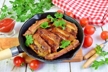 Pan-Fried Pork Ribs with Onions