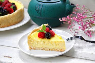 Creamy Cottage Cheese and Sour Cream Shortbread Pie