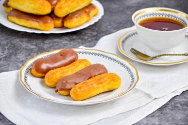 Easy Homemade Eclairs with Caramelized Condensed Milk