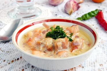 Pan-Cooked Turkey in Sour Cream