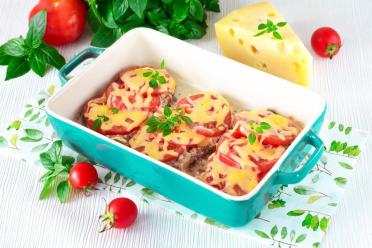 Cheesy Tomato Baked Beef