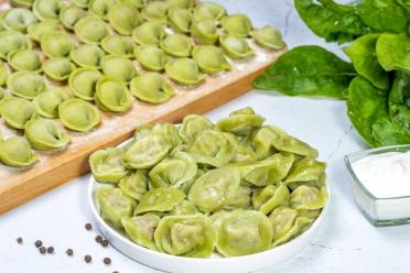 Spinach and Minced Meat Siberian Dumplings