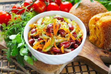 Quick & Healthy Bean Salad with Carrots & Onions