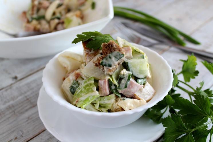 Mushroom and Crouton Salad: Versatile and Delicious