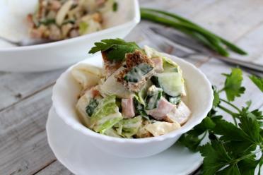 Mushroom and Crouton Salad: Versatile and Delicious