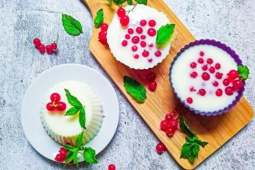 Sour Cream Berry Gelatin Delight