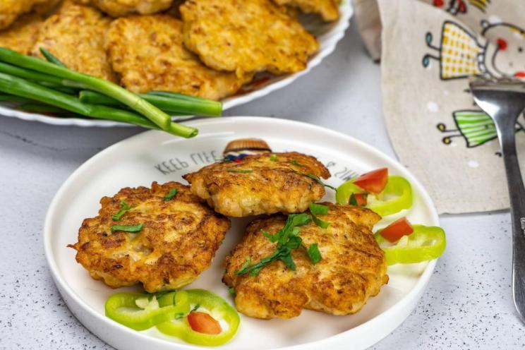 Tender Spiced Chicken Cutlets with Onions Tender Spiced Chicken Cutlets with Onions