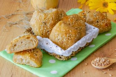 Perfect Sourdough Buns: Soft, Airy, and Crisp
