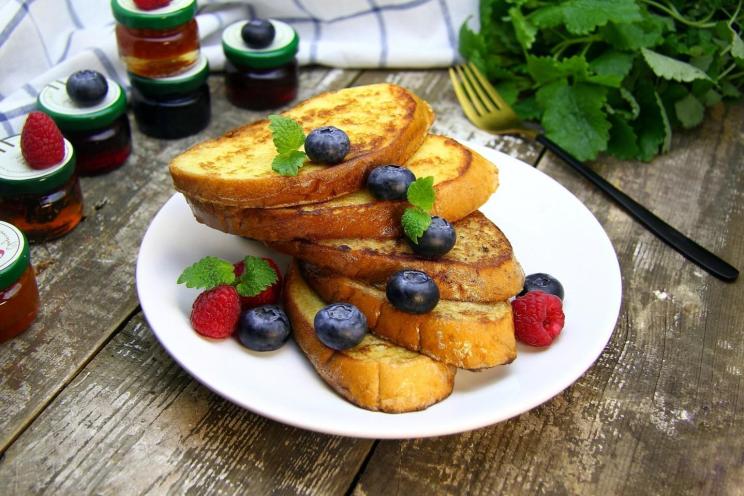Easy French Toast with Tasty Toppings