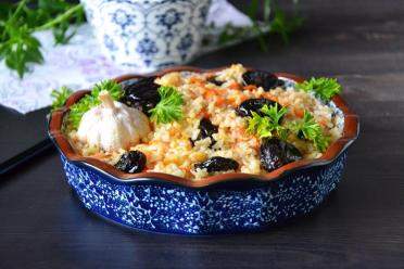 Vegetable Pilaf with Carrots and Prunes