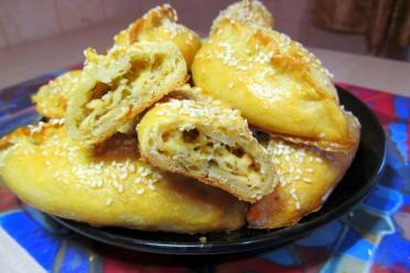 Oven-Baked Cheese and Herb Snack Pies
