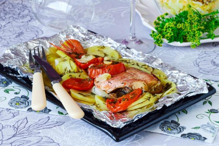 Foil-Baked Fish with Vegetables