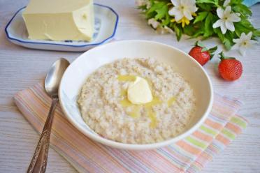 Creamy Slow Cooker Barley Porridge