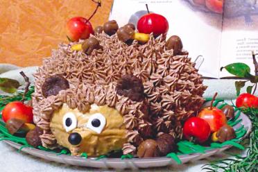 Charming Homemade Hedgehog Cake for All Ages