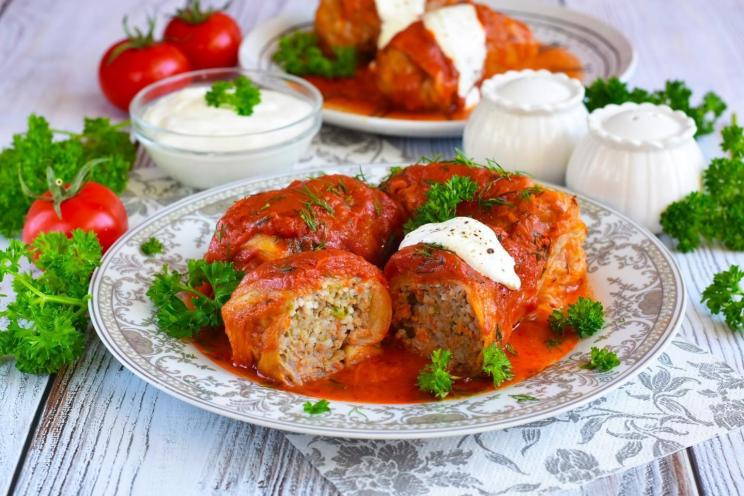 Quick & Tasty Pan-Fried Frozen Cabbage Rolls with Tomato Paste