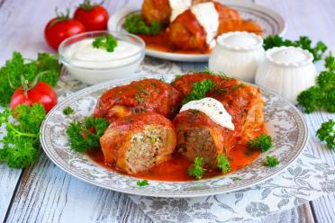 Quick & Tasty Pan-Fried Frozen Cabbage Rolls with Tomato Paste
