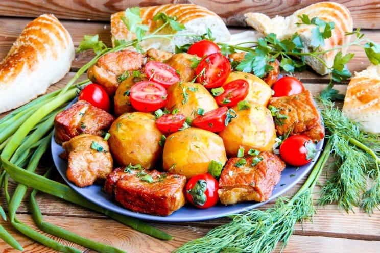 Hearty Cauldron Potatoes with Meat Hearty Cauldron Potatoes with Meat