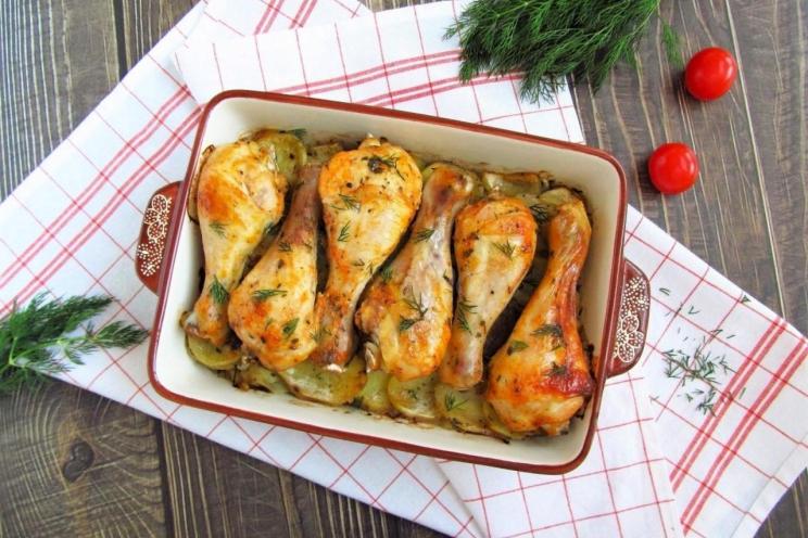 Oven-Baked Chicken Drumsticks with Potatoes