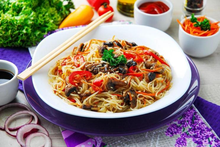 Asian-Style Funchoza with Mushrooms and Veggies Asian-Style Funchoza with Mushrooms and Veggies
