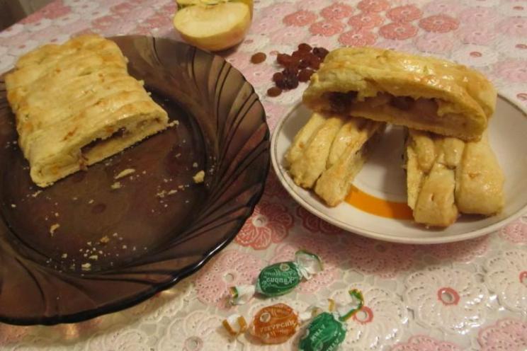 Orange-Zest Apple Raisin Shortbread Pie Orange-Zest Apple Raisin Shortbread Pie