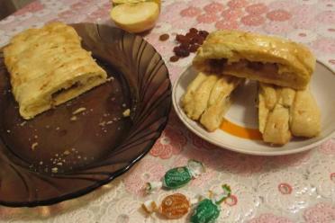 Orange-Zest Apple Raisin Shortbread Pie