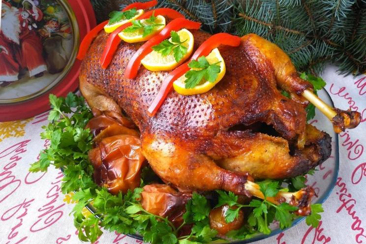 Crispy Roast Goose Stuffed with Apples Crispy Roast Goose Stuffed with Apples