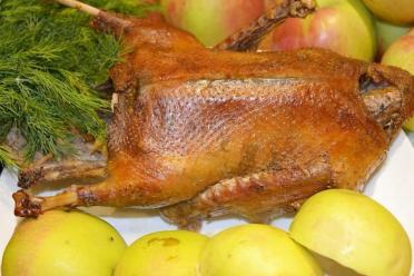 Roasted Duck with Apples in Cooking Sleeve