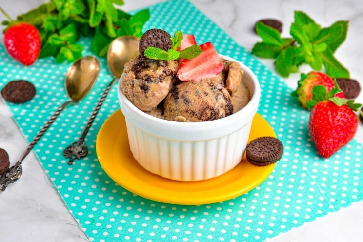 Cookie Infused Crème Brûlée Ice Cream