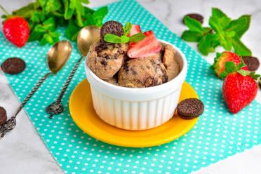 Cookie Infused Crème Brûlée Ice Cream
