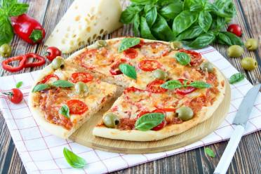 Perfect Pizzeria-Style Yeast Pizza at Home