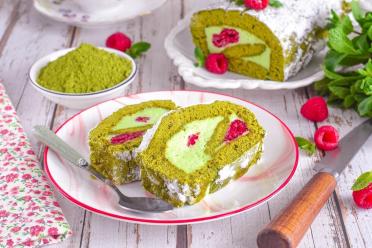 Pistachio Raspberry Delight Roll