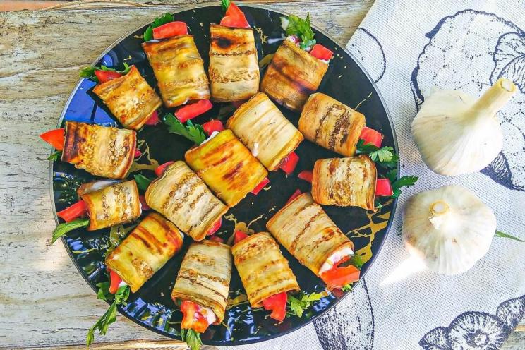 Tomato-Garlic Eggplant Rolls: A Festive Snack