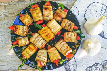 Tomato-Garlic Eggplant Rolls: A Festive Snack