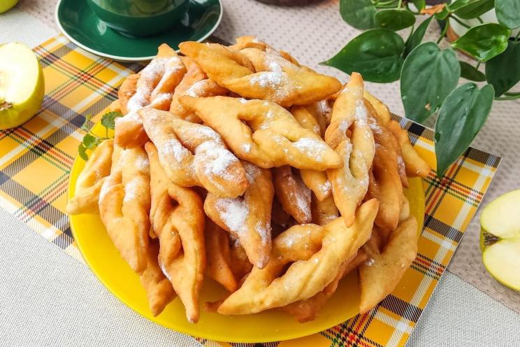 Quick & Delicious Sour Cream Brushwood Treat