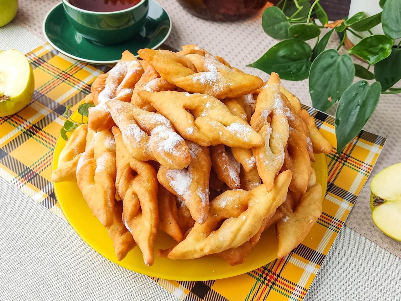 Quick & Delicious Sour Cream Brushwood Treat