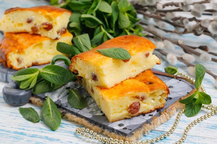 Oven-Baked Cottage Cheese and Raisin Casserole