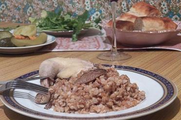 Hearty Armenian Spelt Pilaf with Chicken and Mushrooms