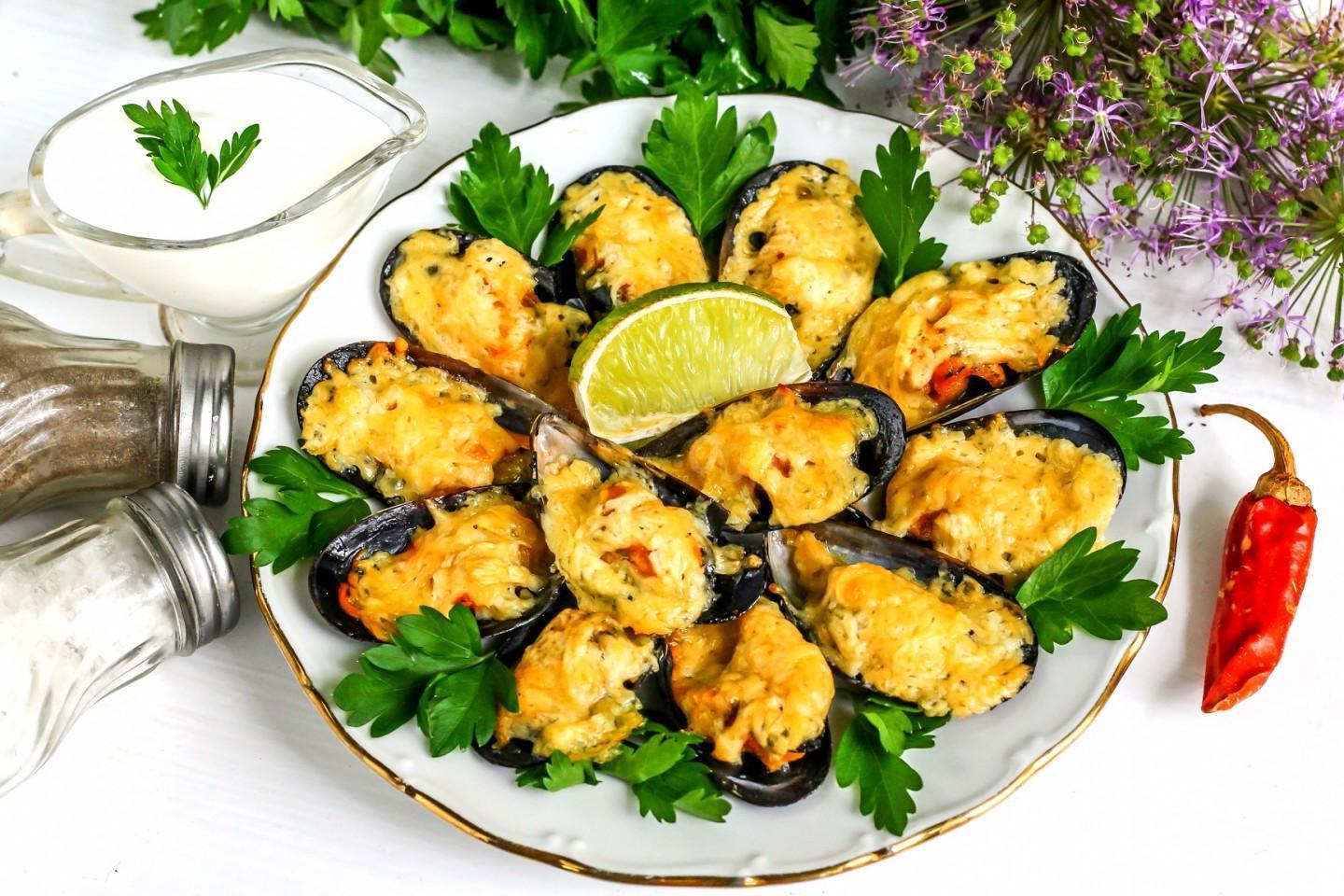 Cheesy Baked Mussels