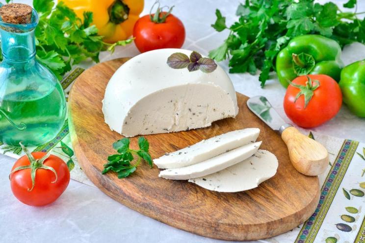 Cashew Nut Vegan Cheese: Melts and Slices Perfectly