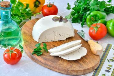 Cashew Nut Vegan Cheese: Melts and Slices Perfectly