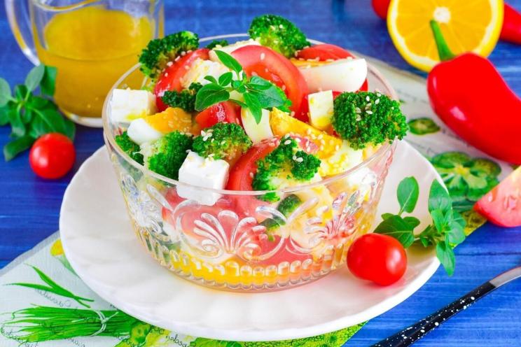 Broccoli and Tomato Salad with Cheese and Egg Broccoli and Tomato Salad with Cheese and Egg