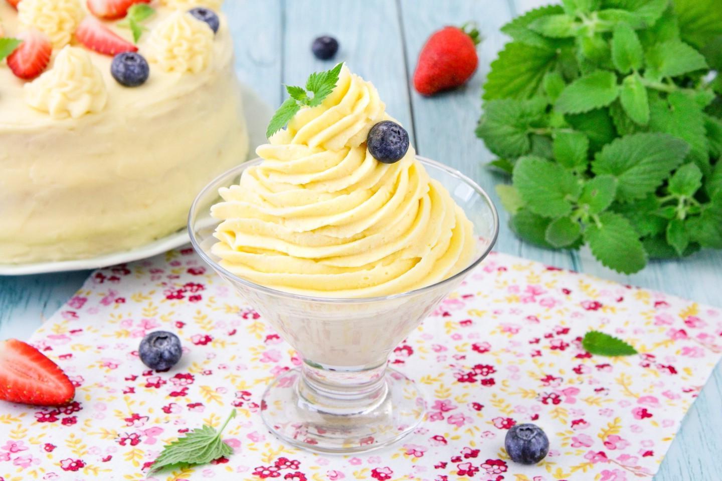Rich & Creamy Custard Buttercream