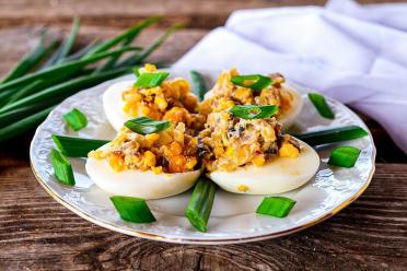 Mushroom-Stuffed Eggs: A Tasty and Elegant Appetizer