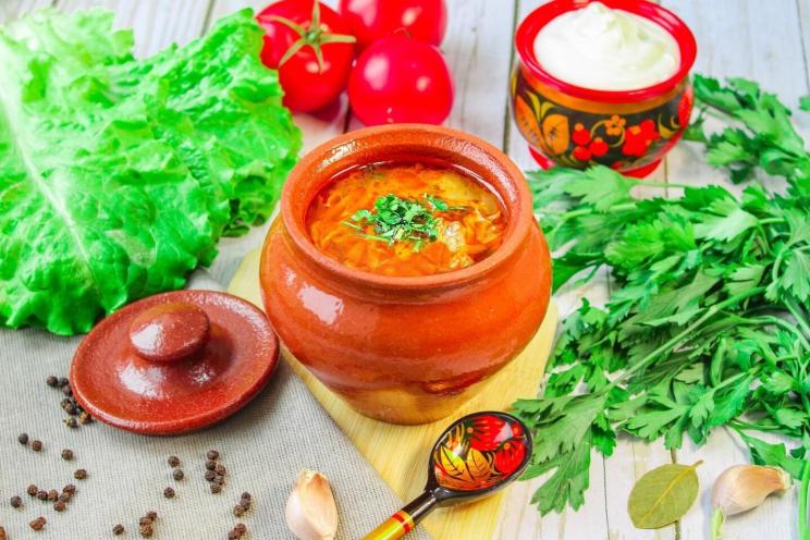 Classic Russian Cabbage Soup with Sauerkraut